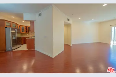 626 E Orange Grove Ave #105, Burbank, CA 91501 - Photo 1
