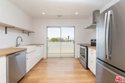 5935 Chula Vista Way #Penthouse, Los Angeles, CA 90068 - Photo 1