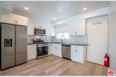 608 N Gramercy Pl, Los Angeles, CA 90004 - Photo 1
