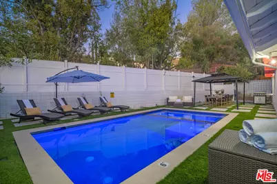 22711 Margarita Dr, Woodland Hills, CA 91364 - Photo 1