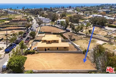 629 N Las Casas Ave, Pacific Palisades, CA 90272 - Photo 1