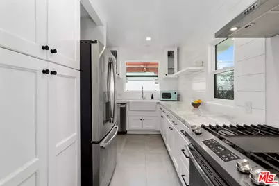 8472 Oakwood Ave, Los Angeles, CA 90048 - Photo 1