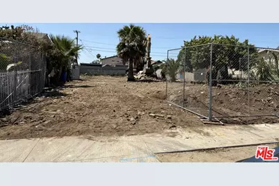1218 W 101st St, Los Angeles, CA 90044 - Photo 1