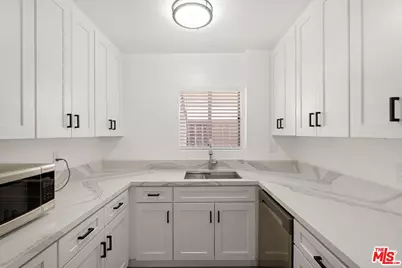1904 11th Street #8, Santa Monica, CA 90404 - Photo 1
