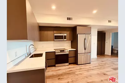 919 Harvard Blvd #504, Los Angeles, CA 90006 - Photo 1