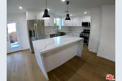 635 N Formosa Ave, Los Angeles, CA 90036 - Photo 1