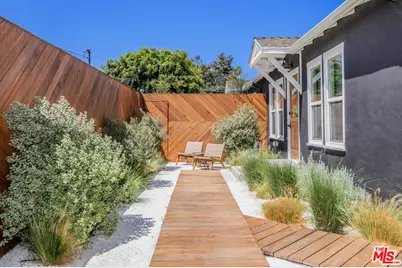 326 4th Ave #B, Venice, CA 90291 - Photo 1