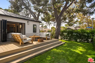 3002 18th St, Santa Monica, CA 90405 - Photo 1