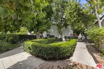18555 Collins St #C11, Tarzana, CA 91356 - Photo 1
