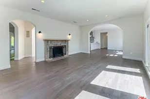 1043 S Plymouth Blvd, Los Angeles, CA 90019 - Photo 1