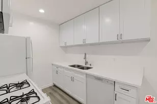 415 Loma Dr, Los Angeles, CA 90017 - Photo 6