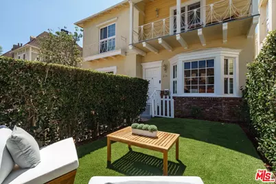 215 S Poinsettia Pl, Los Angeles, CA 90036 - Photo 1