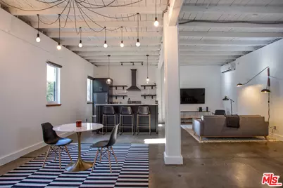 748 N Citrus Ave, Los Angeles, CA 90038 - Photo 1