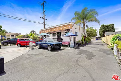 8181 Commercial Pl, South Gate, CA 90280 - Photo 1