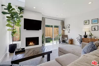 12752 Moorpark St #3, Los Angeles, CA 91604 - Photo 1