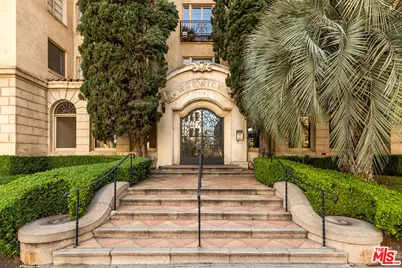 109 N Sycamore Ave #102, Los Angeles, CA 90036 - Photo 1
