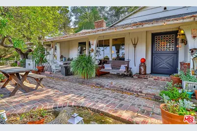 3583 Woodhill Canyon Rd, Los Angeles, CA 91604 - Photo 1