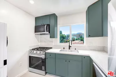 16185 W Sunset Blvd #10, Pacific Palisades, CA 90272 - Photo 1