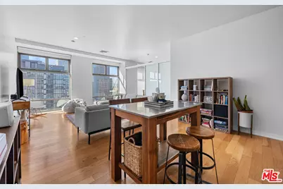 801 S Grand Ave #1604, Los Angeles, CA 90017 - Photo 1