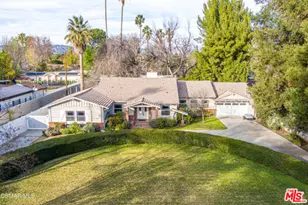22839 Oxnard St, Woodland Hills, CA 91367 - Photo 1