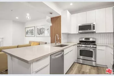 620 S Gramercy Pl #206, Los Angeles, CA 90005 - Photo 1