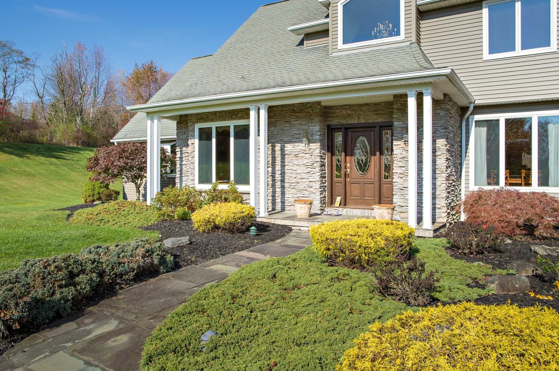 59 Pond Hills Ct, Pleasant Valley, NY 12569
