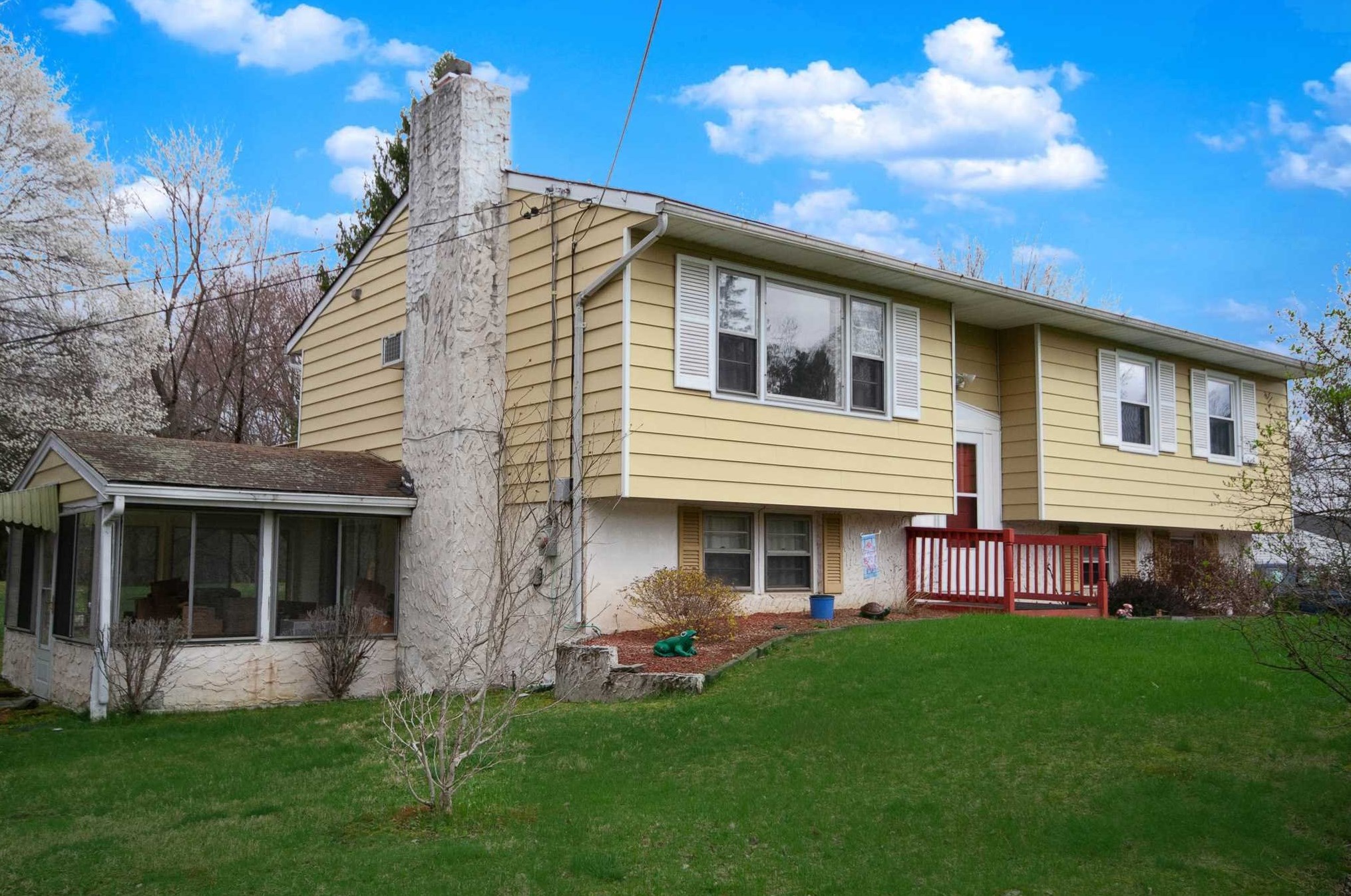 169 Cardinal Rd, Hyde Park, NY 12538
