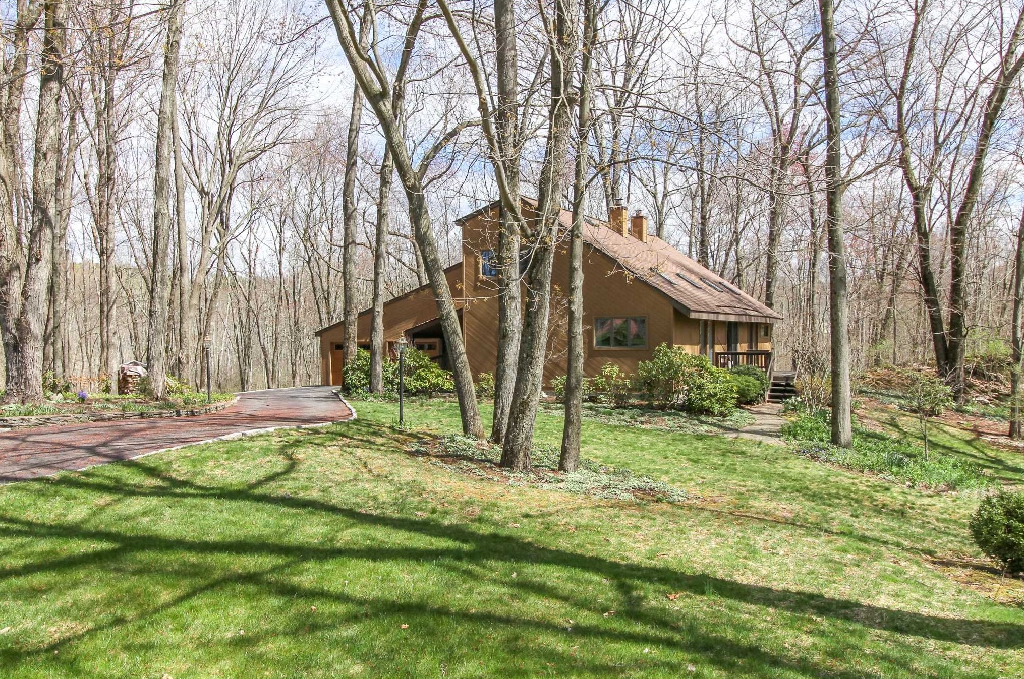 4 Stonehedge Ct, Poughkeepsie, NY 12603