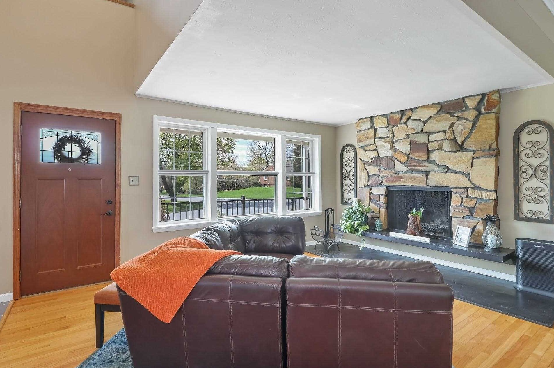 230 Parkway Dr, Newburgh, NY 12553-7333