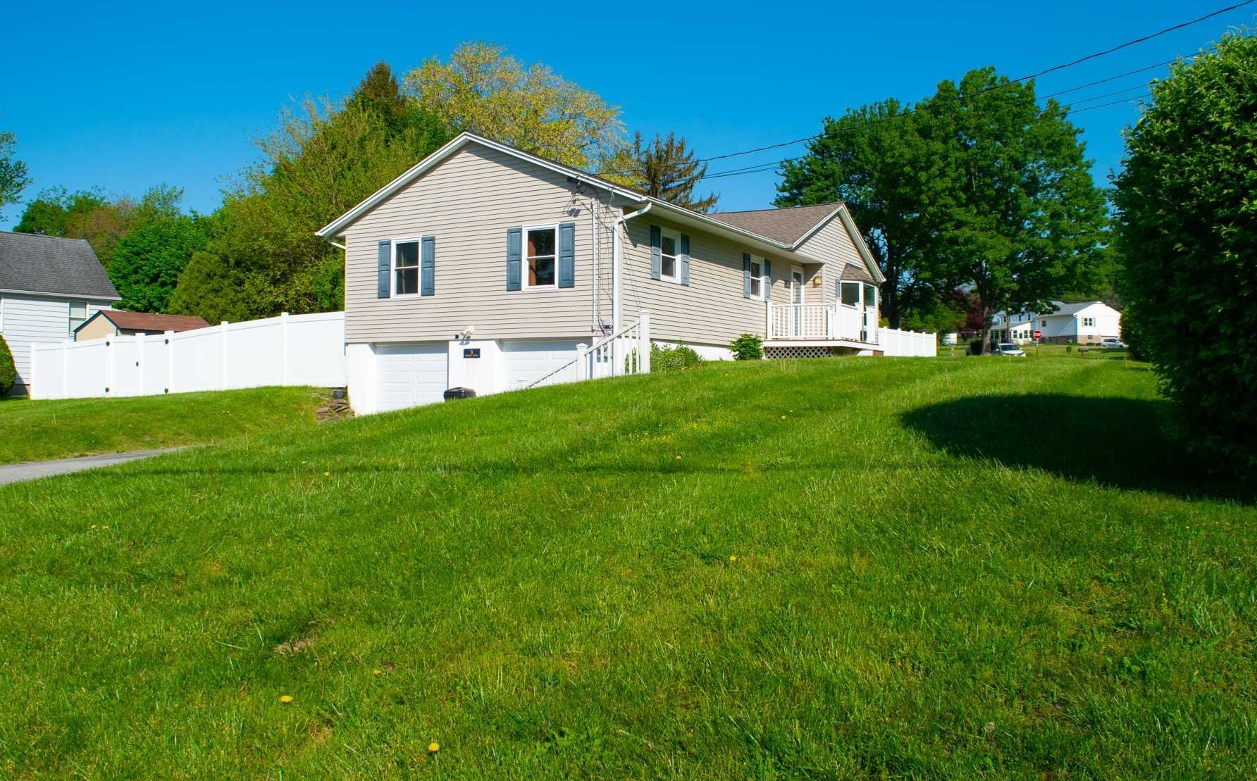 3 Bridle Path, Newburgh, NY 12550-3815