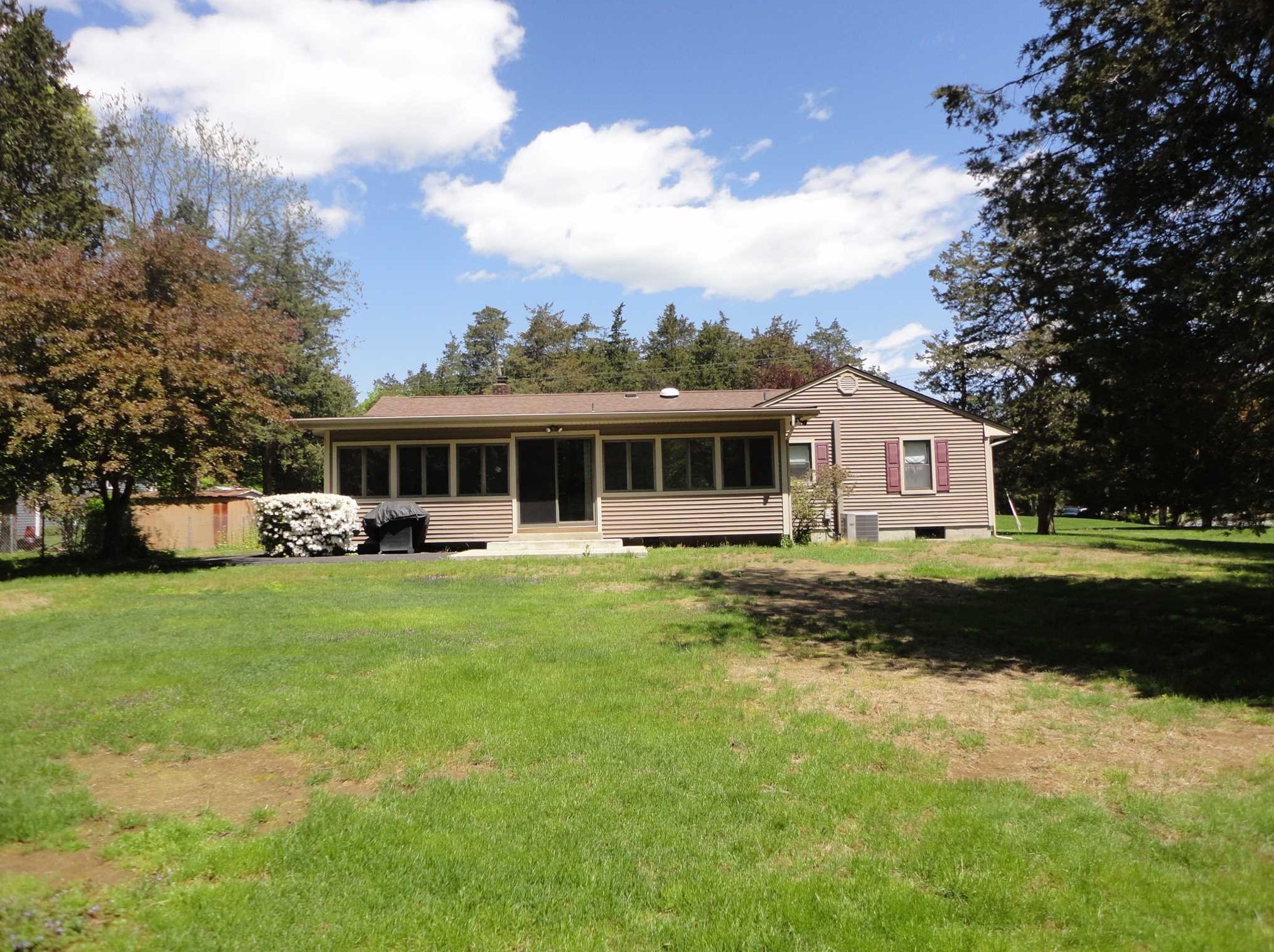 1 Schyler Dr, Poughkeepsie NY  12603-6110 exterior