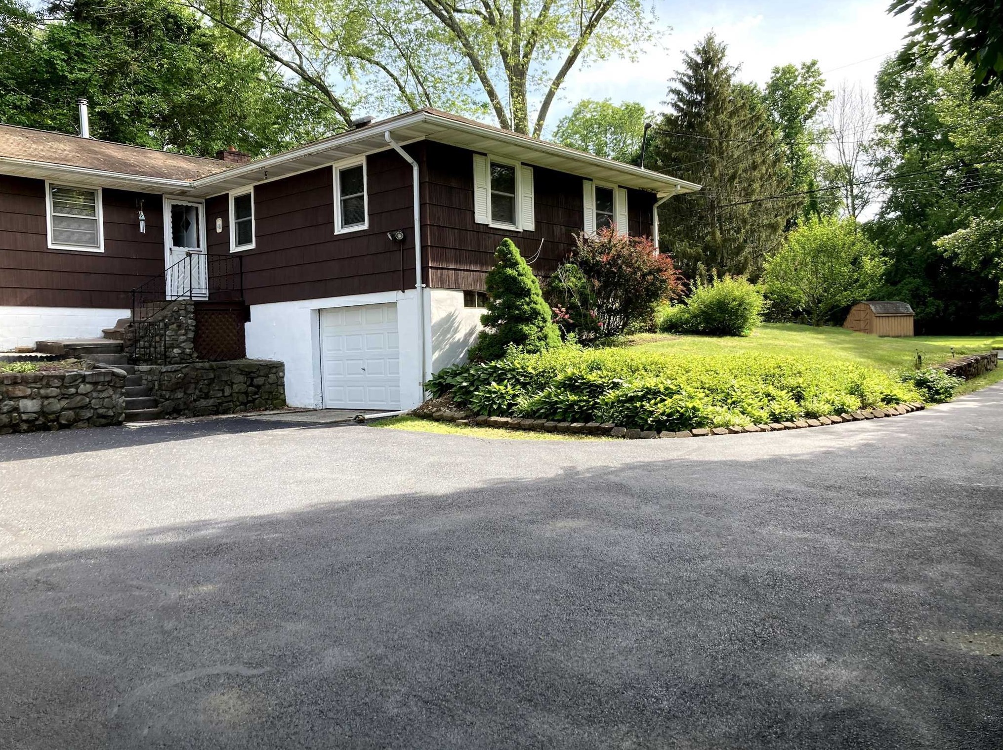 10 Elizabeth Ln, Newburgh, NY 12553-7202