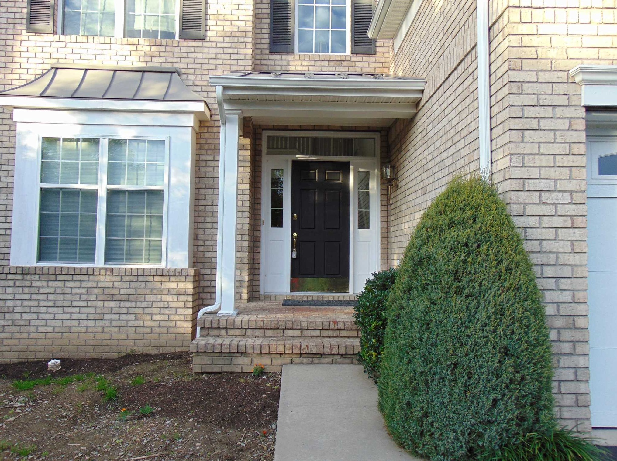 633 Creekside Ln, Fishkill, NY 12524