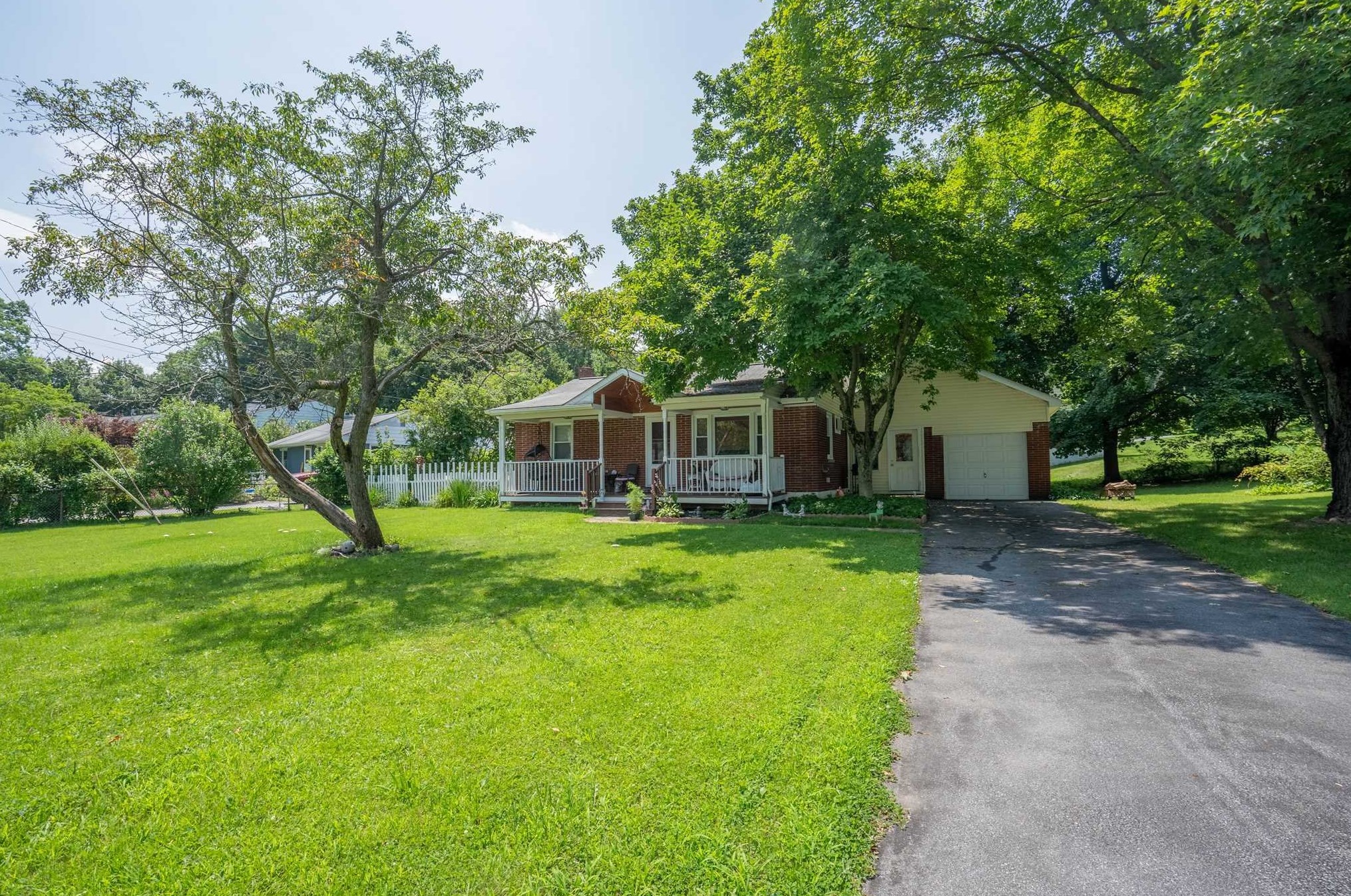 1 Beekman Ln, Poughkeepsie, NY 12603-5304