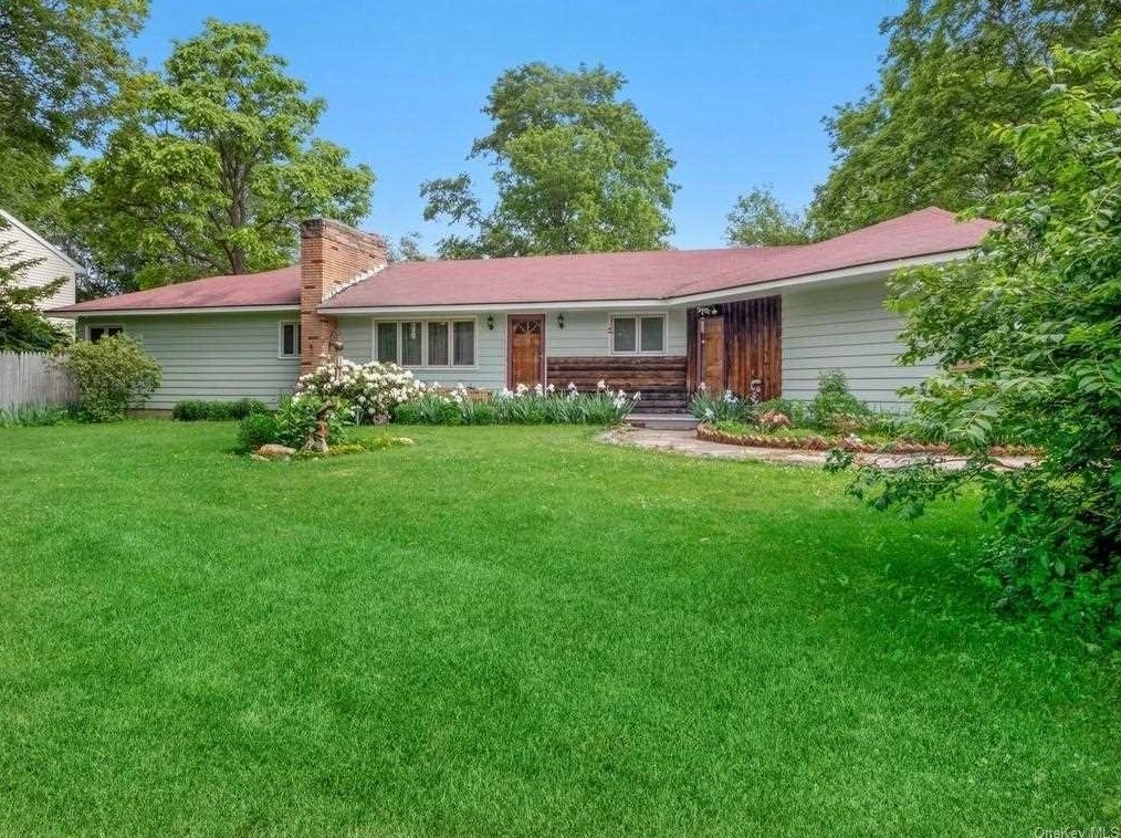 69 Crum Elbow Rd, Hyde Park, NY 12538