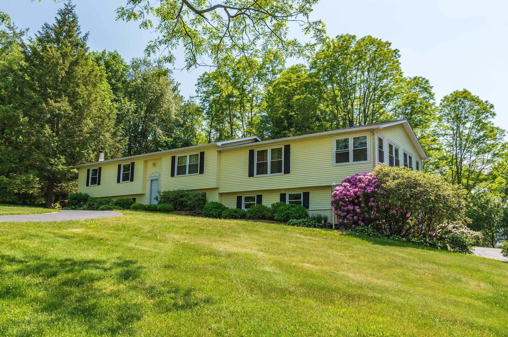 16 Spencer Dr, Red Hook, NY 12571