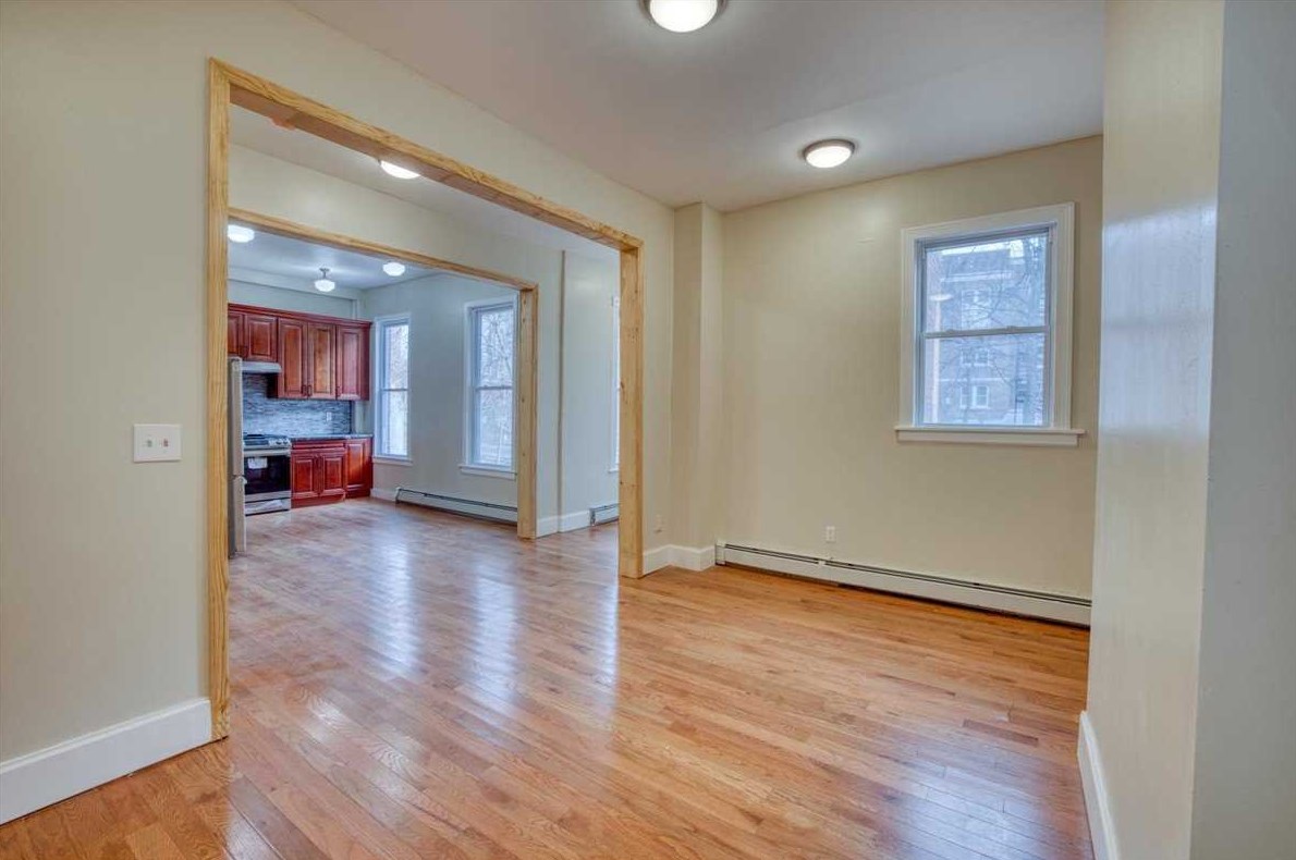 77 Academy St, Poughkeepsie, NY 12601-4179