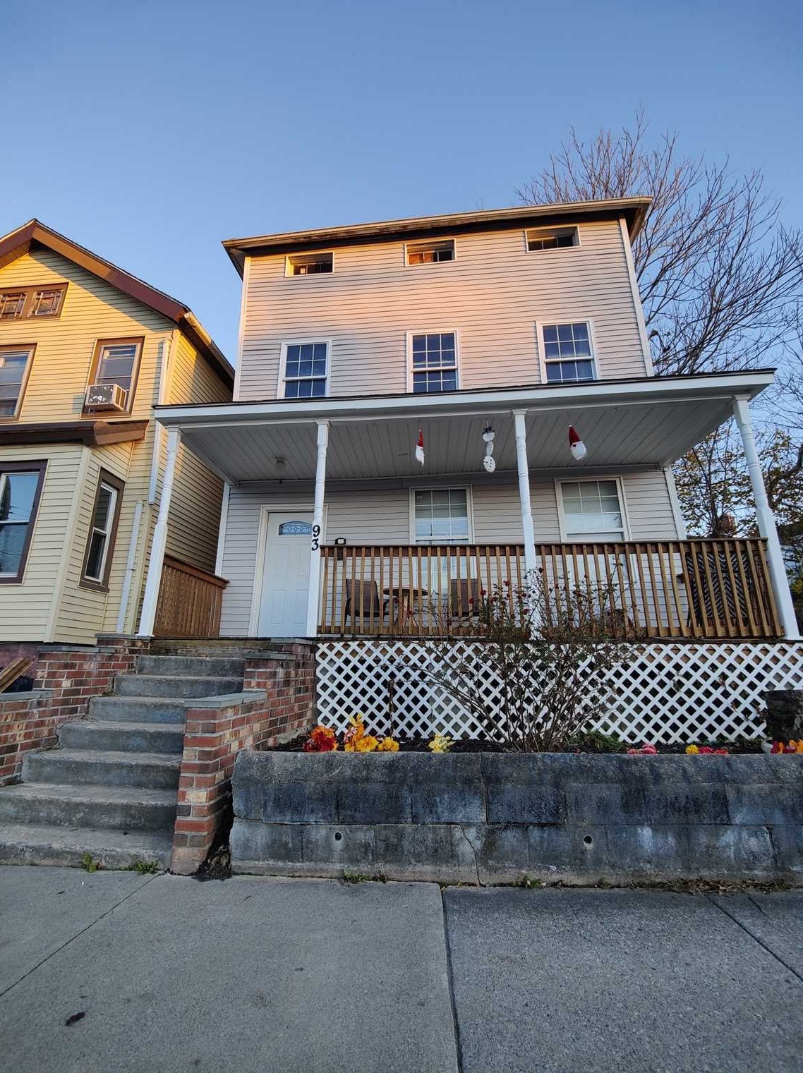 93 Catharine St, Poughkeepsie, NY 12601-2516