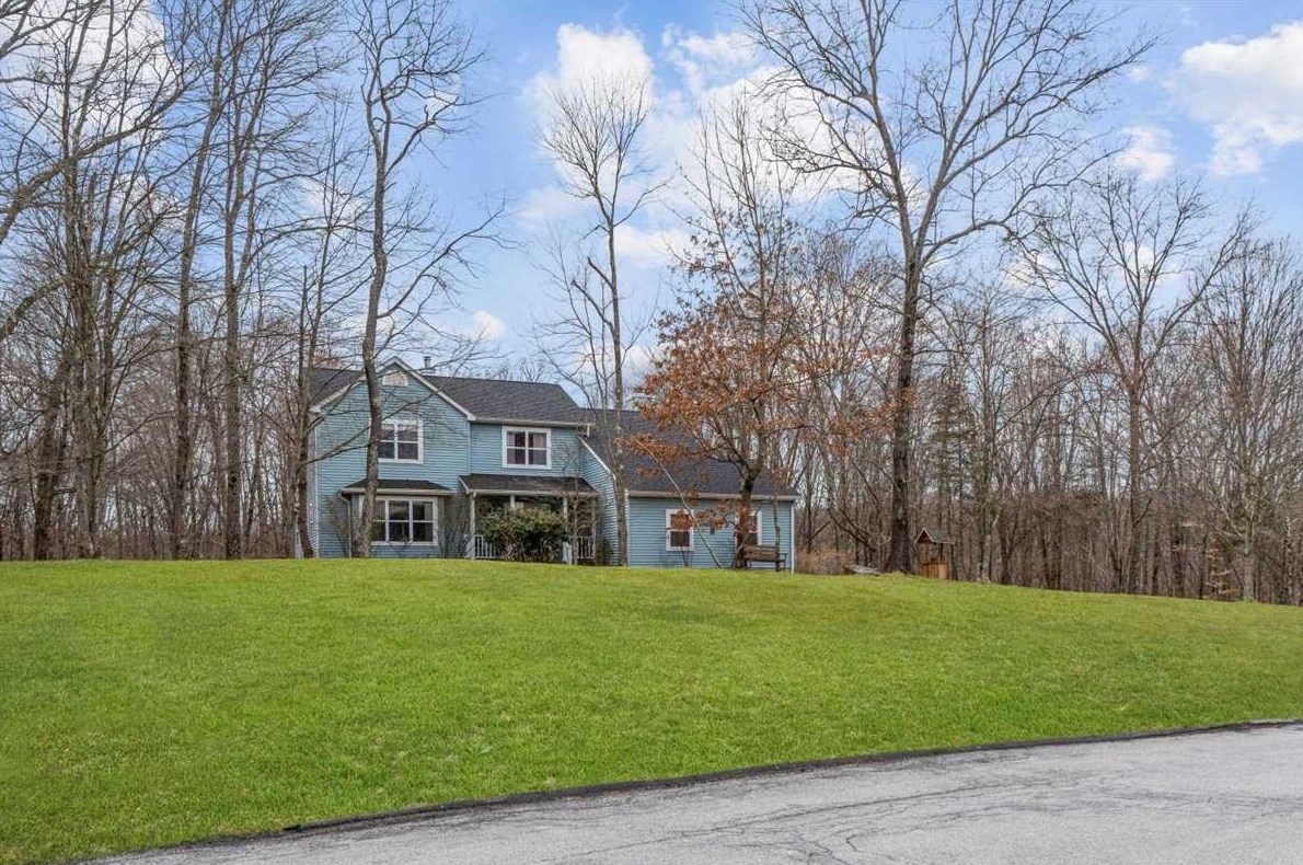 44 Red Hawk Hollow Rd, New Hamburg, NY 12590