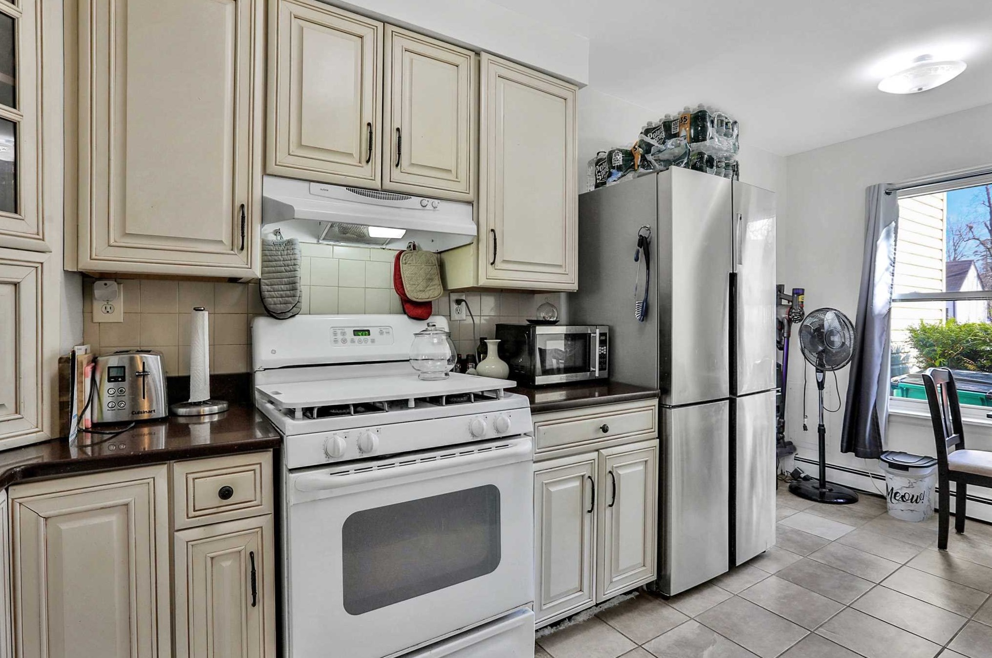 8 Sycamore Dr, Beacon NY 12508-3928 exterior