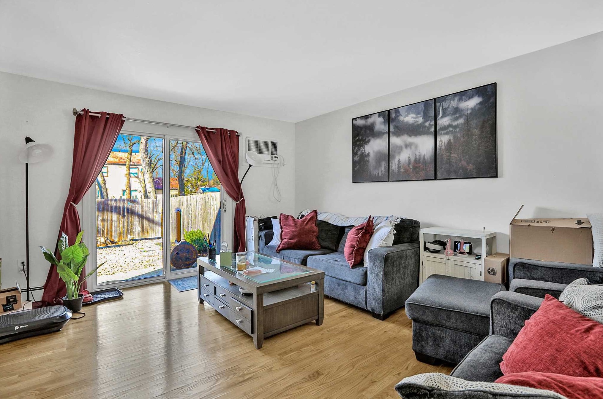 8 Sycamore Dr, Beacon NY 12508-3928 exterior