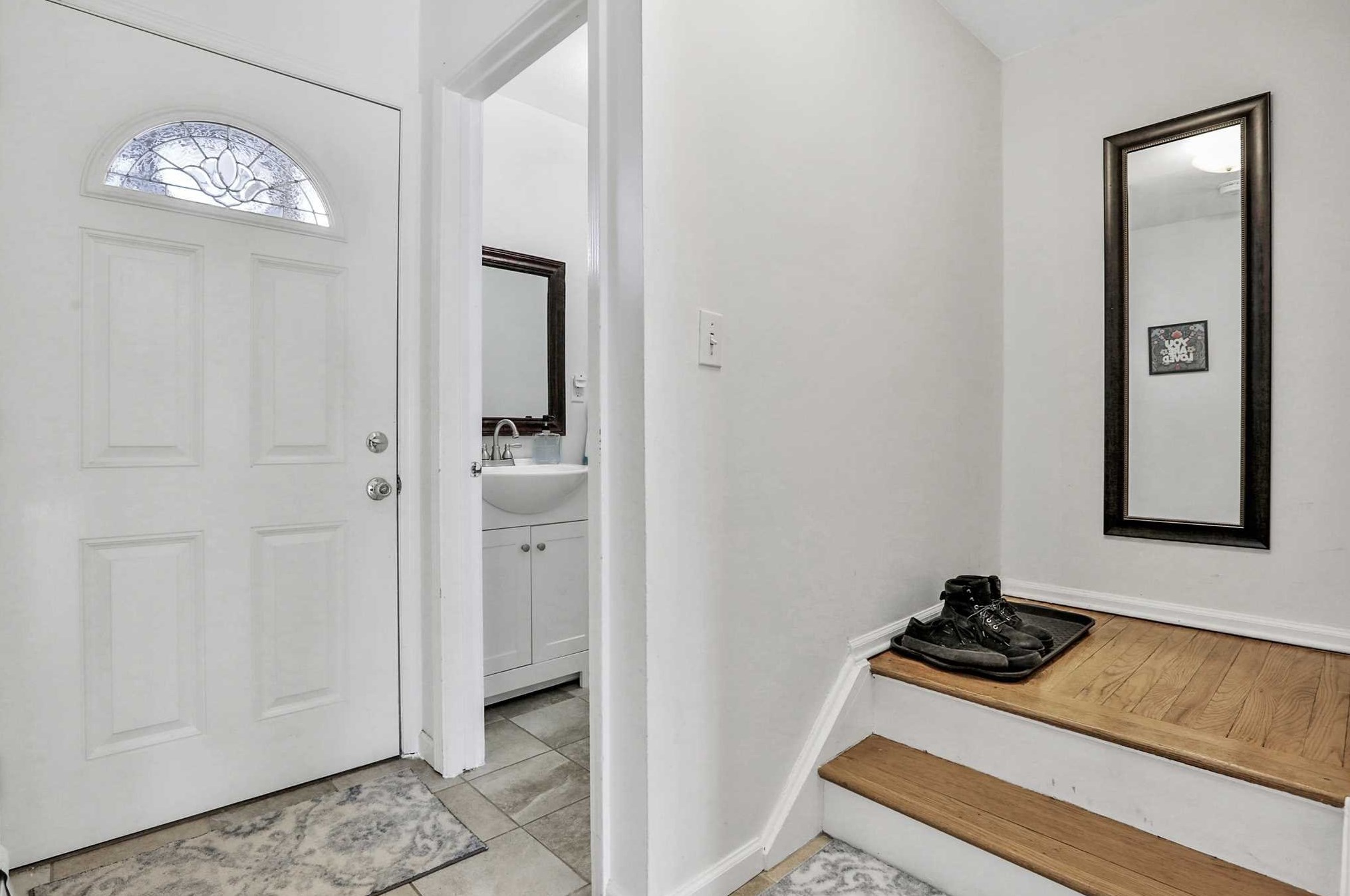 8 Sycamore Dr, Beacon NY 12508-3928 exterior