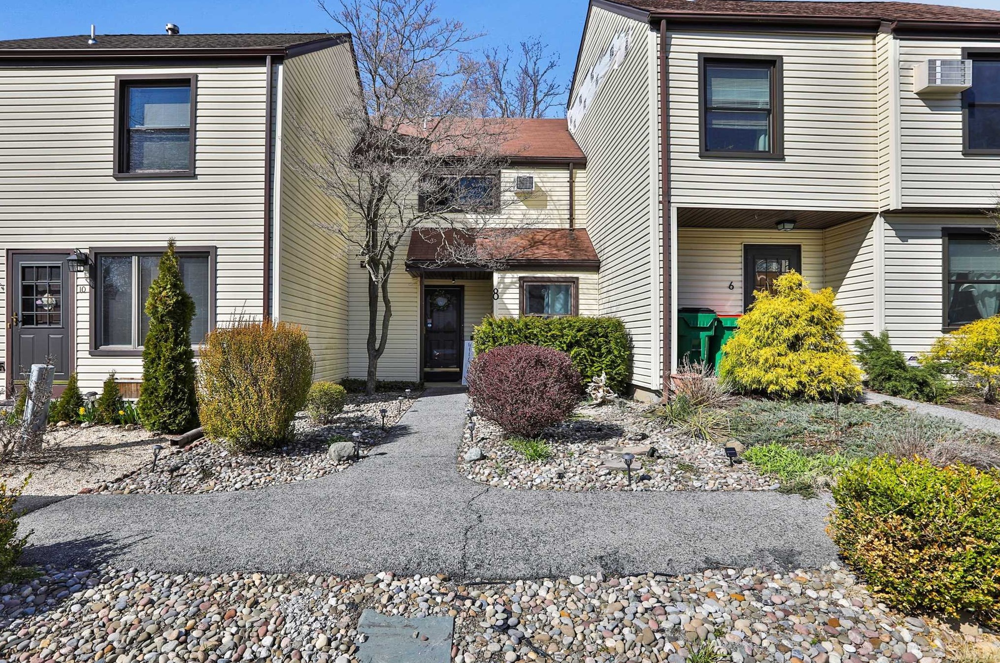 8 Sycamore Dr, Beacon, NY 12508-3926