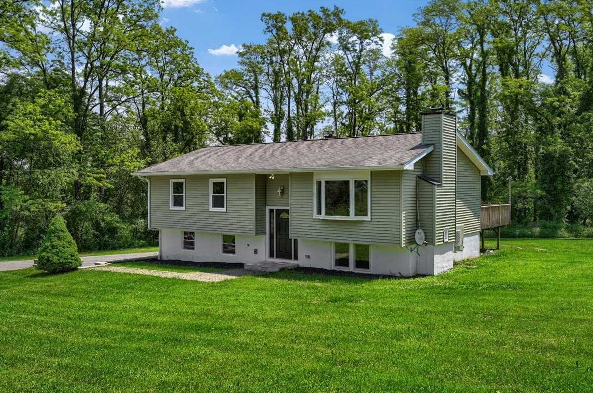 11 Gold Rd, Stormville, NY 12582