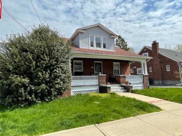 46 Center St, Beacon, NY 12508-3406