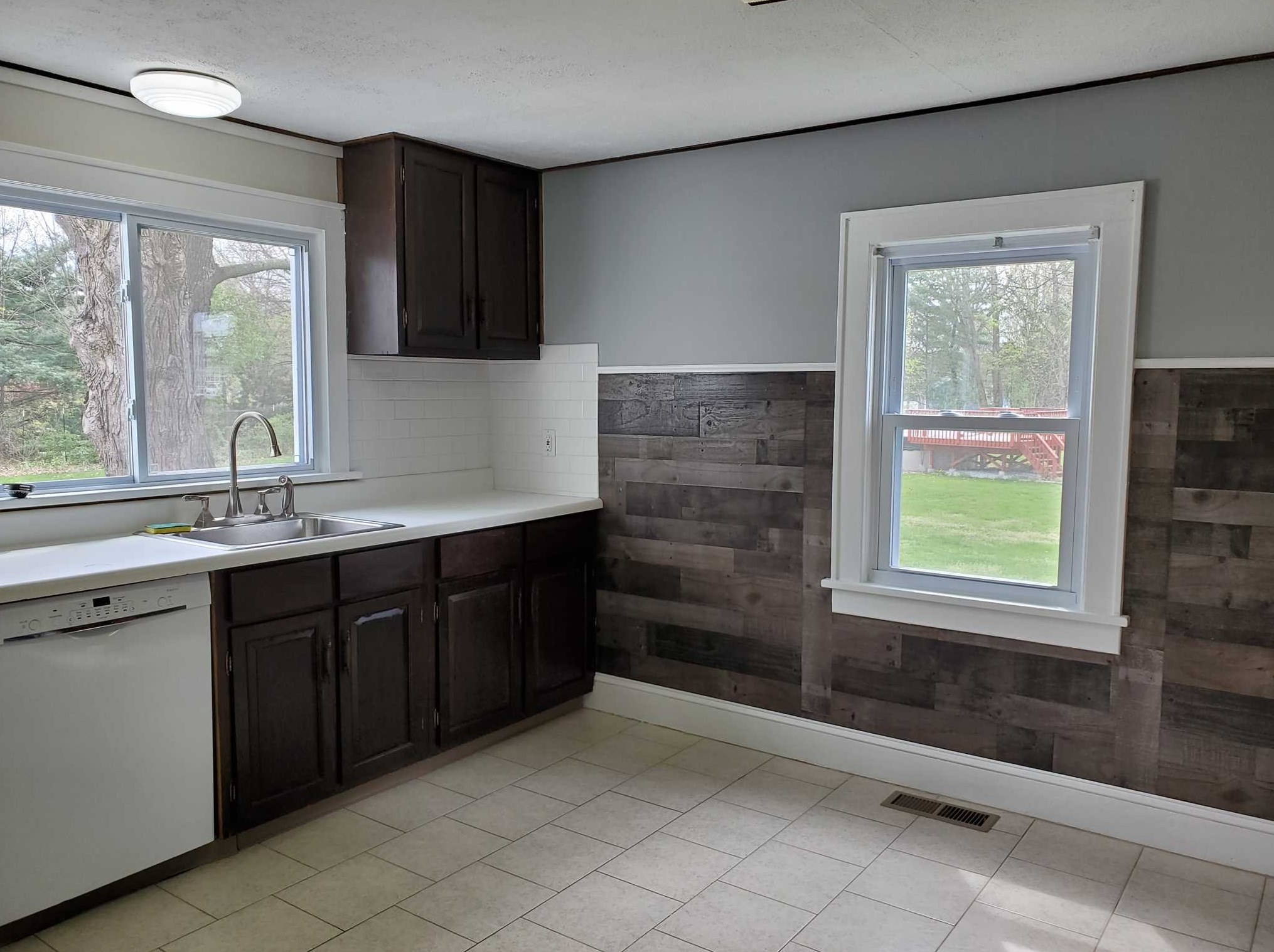 25 Hillside Lake Rd, East Fishkill, NY 12533-5211