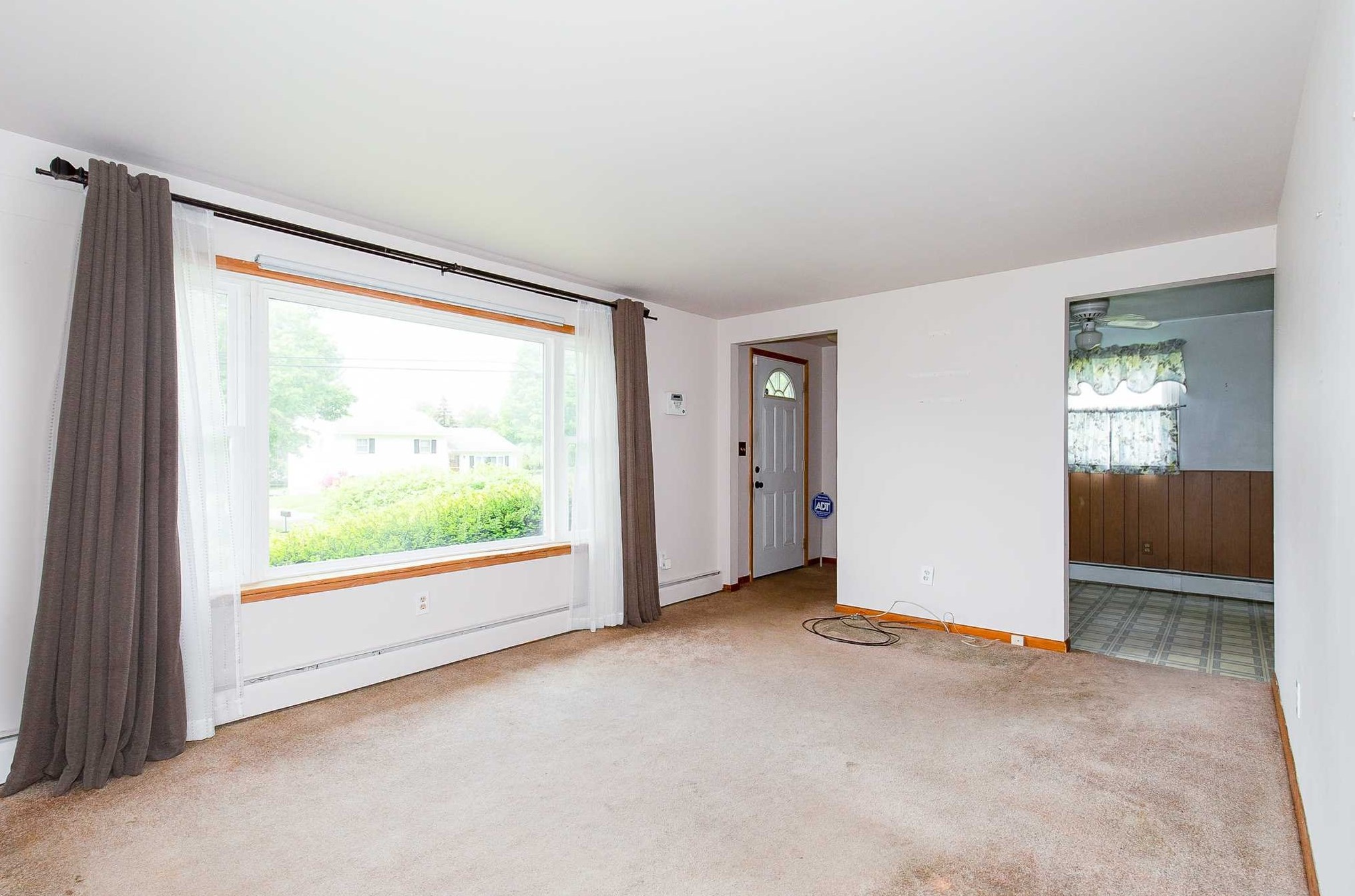 10 Carriage Dr, Newburgh, NY 12550-2914