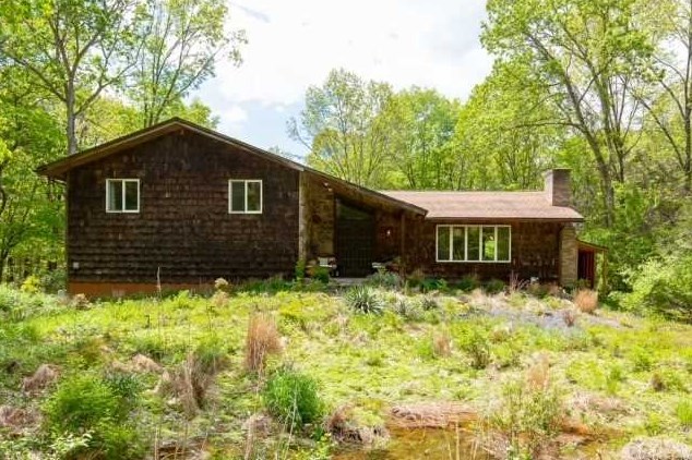 207 Fraleigh Ln, Red Hook, NY 12571-2352