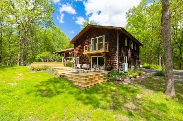 207 Fraleigh Ln, Red Hook NY 12571-2350 exterior