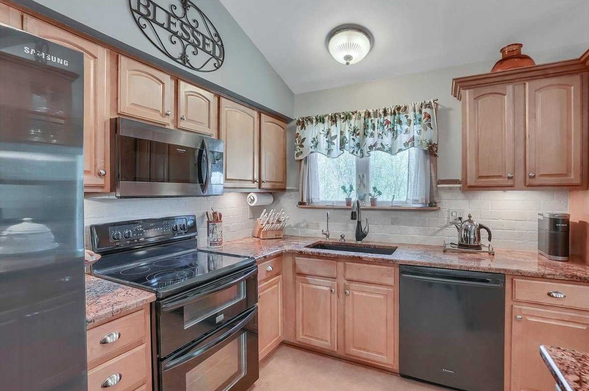 152 Simone Dr, Poughkeepsie, NY 12603